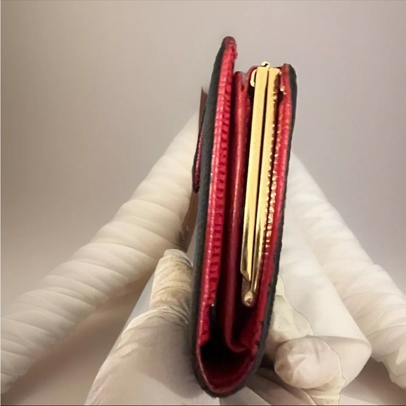 Authentic Louis Vuitton Epi Kiss Lock Wallet - Picture 10 of 12